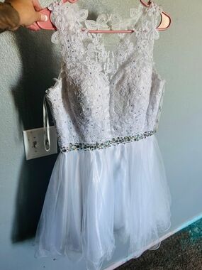White Lace & Tulle Party/Prom/Homecoming Dress with Beaded Waist 🤍🤍